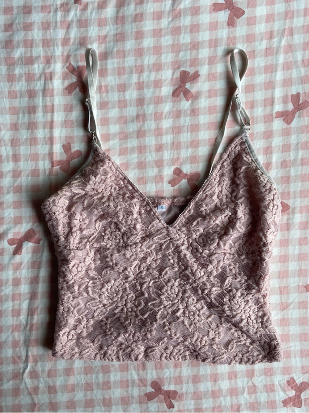 🌸 Pink Lace Cropped V-Neck Cami